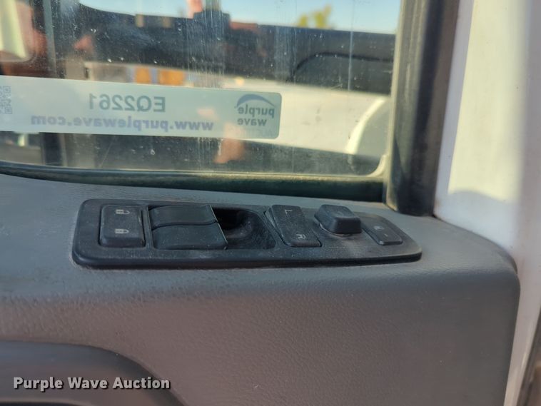 image for item EQ2261 2016 Kenworth  T880 semi truck