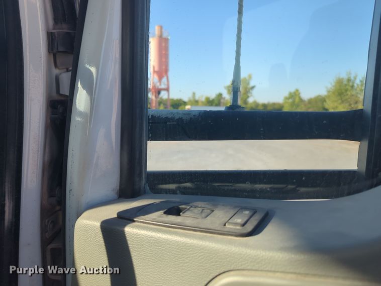 image for item EQ2261 2016 Kenworth  T880 semi truck