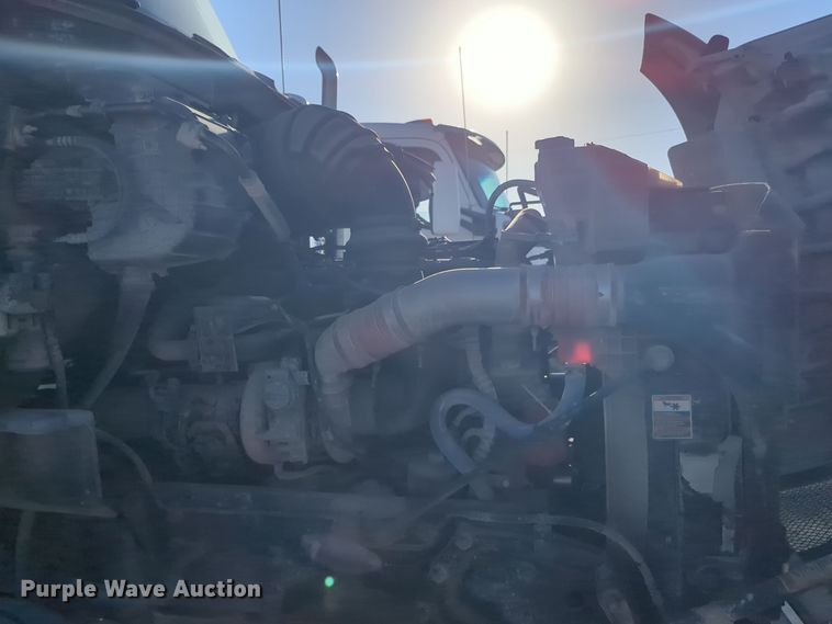 image for item EQ2261 2016 Kenworth  T880 semi truck