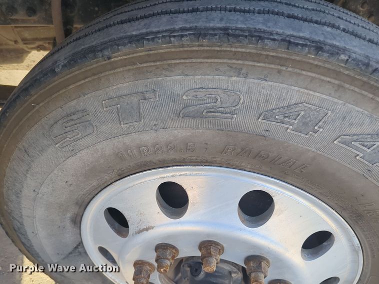 image for item EQ2261 2016 Kenworth  T880 semi truck