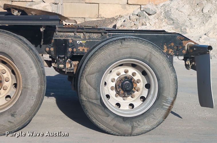 image for item EQ2261 2016 Kenworth  T880 semi truck