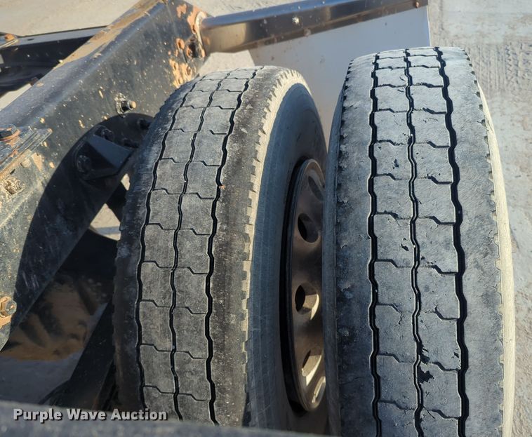 image for item EQ2261 2016 Kenworth  T880 semi truck