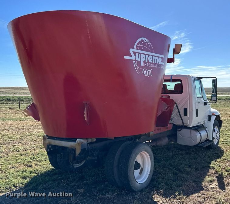 image for item ER8007 2009 International DuraStar 4300 feed mixer truck