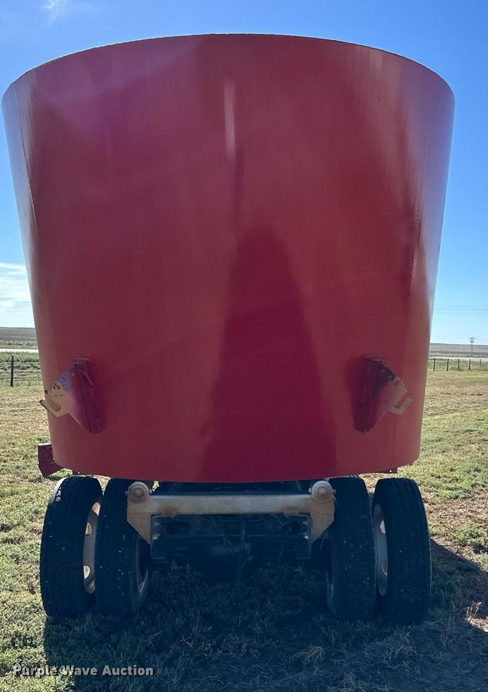 image for item ER8007 2009 International DuraStar 4300 feed mixer truck