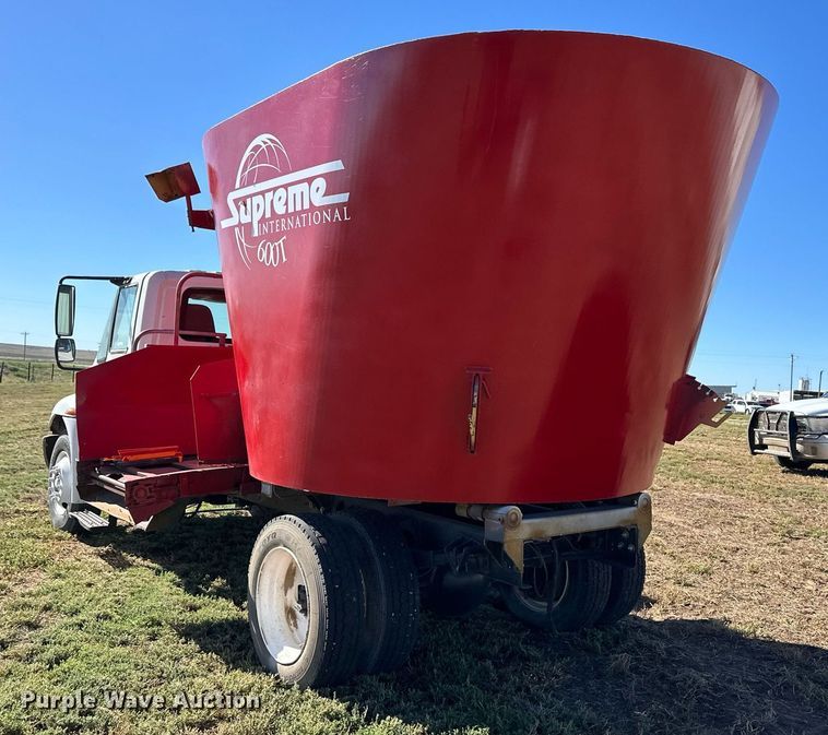 image for item ER8007 2009 International DuraStar 4300 feed mixer truck