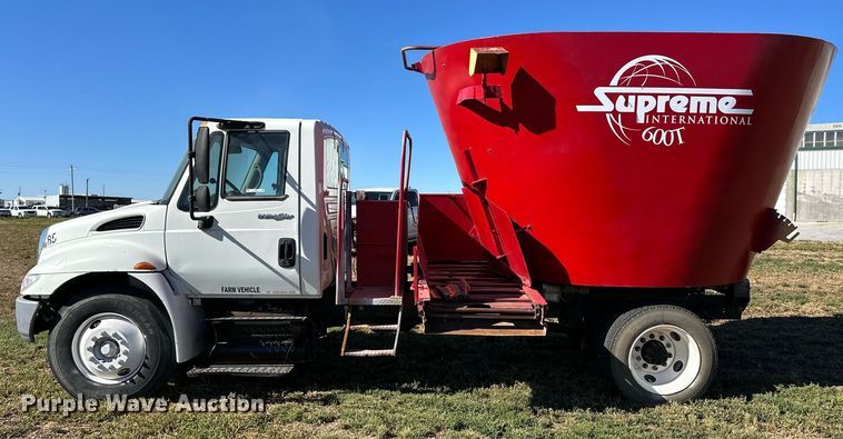 image for item ER8007 2009 International DuraStar 4300 feed mixer truck