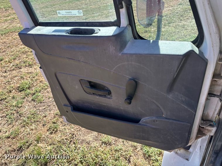 image for item ER8007 2009 International DuraStar 4300 feed mixer truck