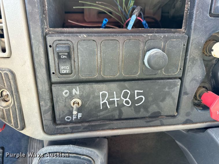 image for item ER8007 2009 International DuraStar 4300 feed mixer truck