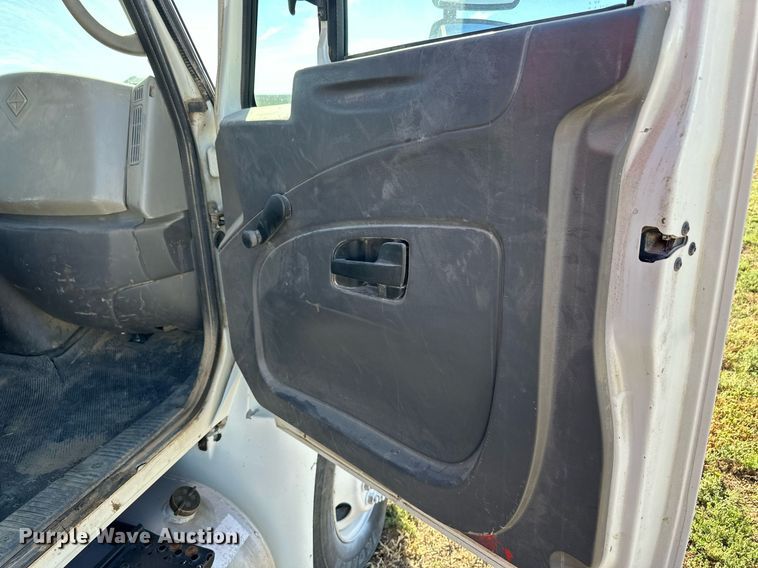 image for item ER8007 2009 International DuraStar 4300 feed mixer truck