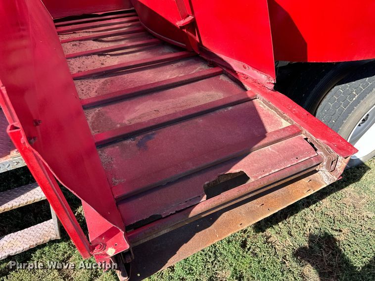 image for item ER8007 2009 International DuraStar 4300 feed mixer truck