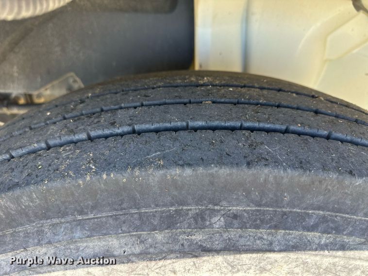 image for item ER8007 2009 International DuraStar 4300 feed mixer truck