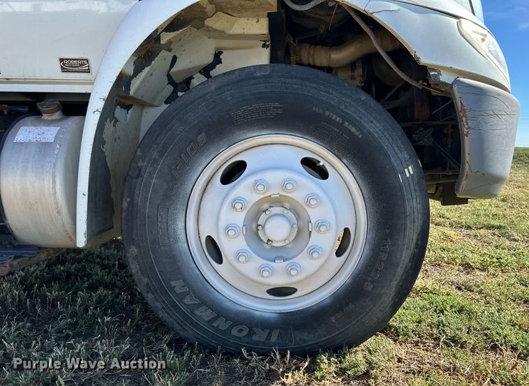 image for item ER8007 2009 International DuraStar 4300 feed mixer truck