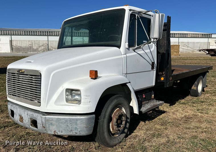 image for item ER8008 2001 Freightliner flatbed truck
