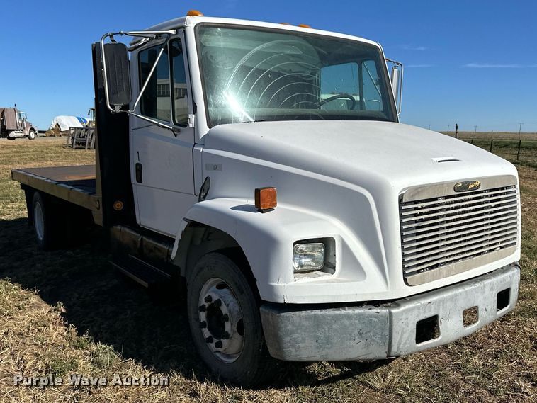 image for item ER8008 2001 Freightliner flatbed truck