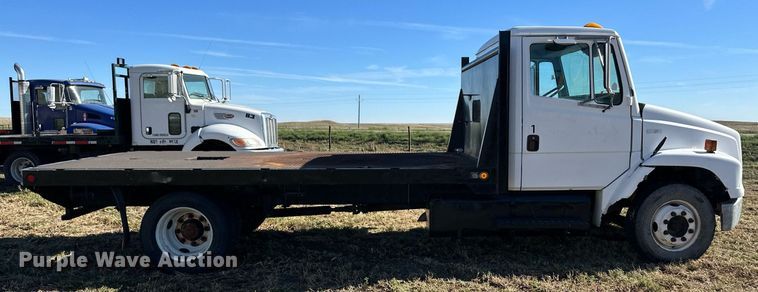 image for item ER8008 2001 Freightliner flatbed truck