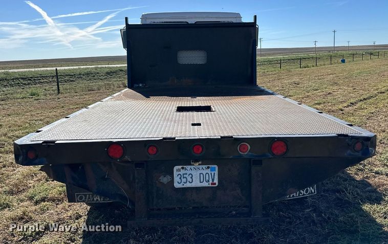 image for item ER8008 2001 Freightliner flatbed truck