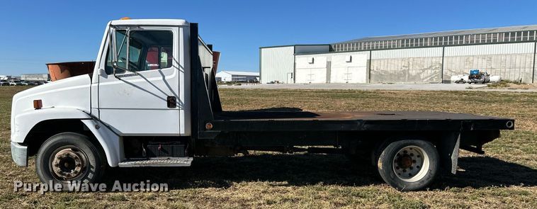 image for item ER8008 2001 Freightliner flatbed truck
