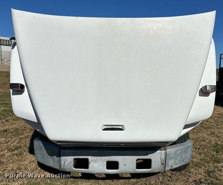 image for item ER8008 2001 Freightliner flatbed truck