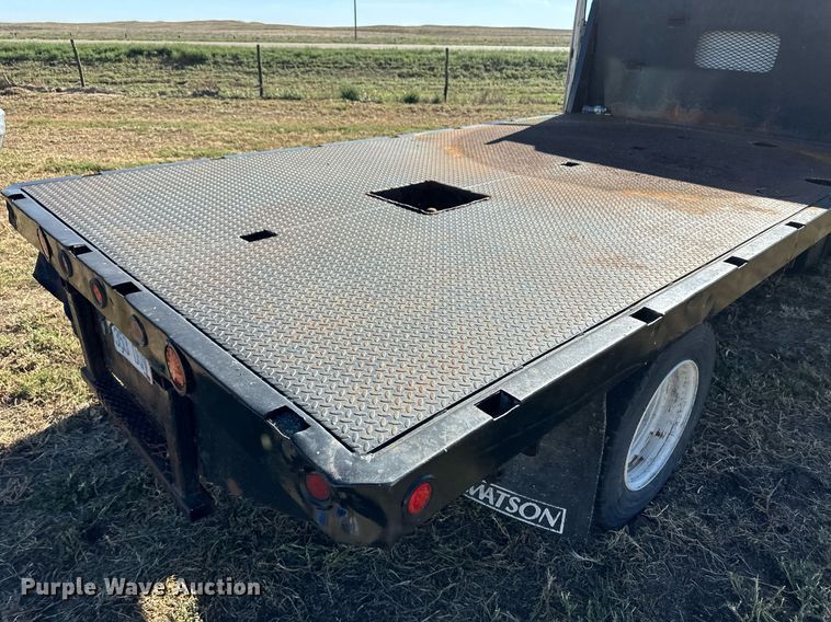 image for item ER8008 2001 Freightliner flatbed truck