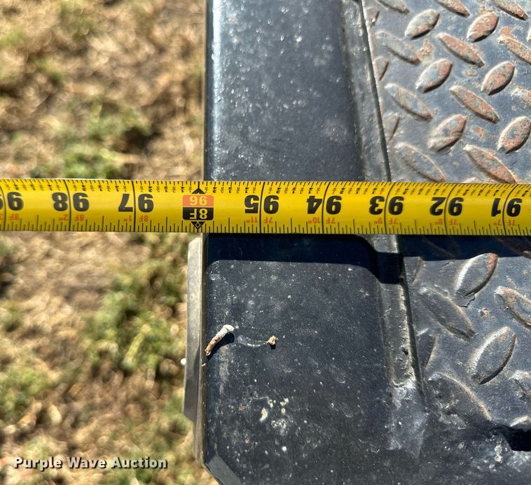 image for item ER8008 2001 Freightliner flatbed truck