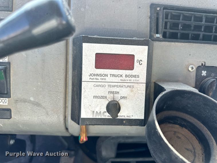 image for item ER8008 2001 Freightliner flatbed truck