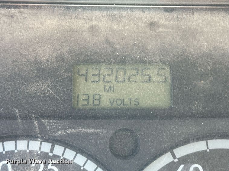 image for item ER8008 2001 Freightliner flatbed truck