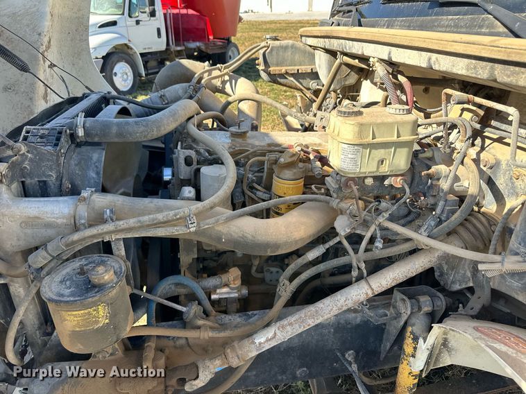 image for item ER8008 2001 Freightliner flatbed truck