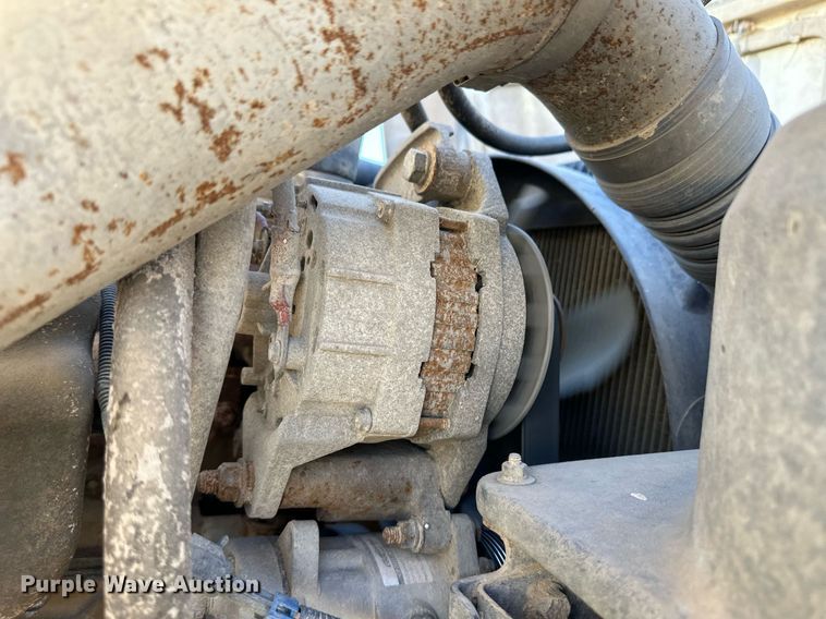 image for item ER8008 2001 Freightliner flatbed truck