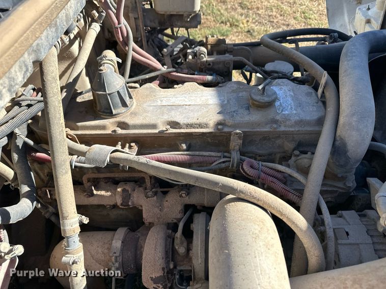 image for item ER8008 2001 Freightliner flatbed truck