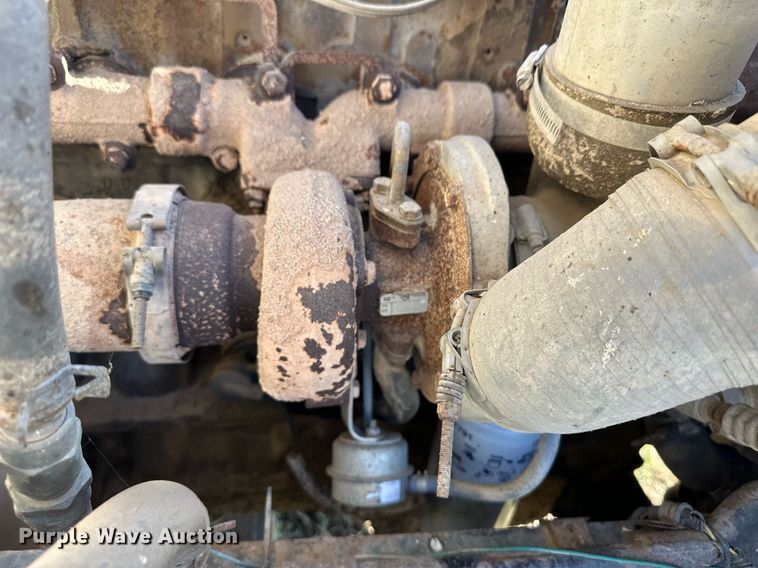 image for item ER8008 2001 Freightliner flatbed truck