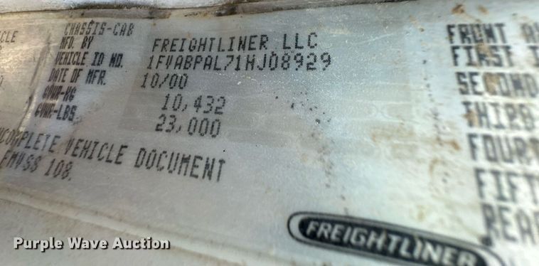 image for item ER8008 2001 Freightliner flatbed truck