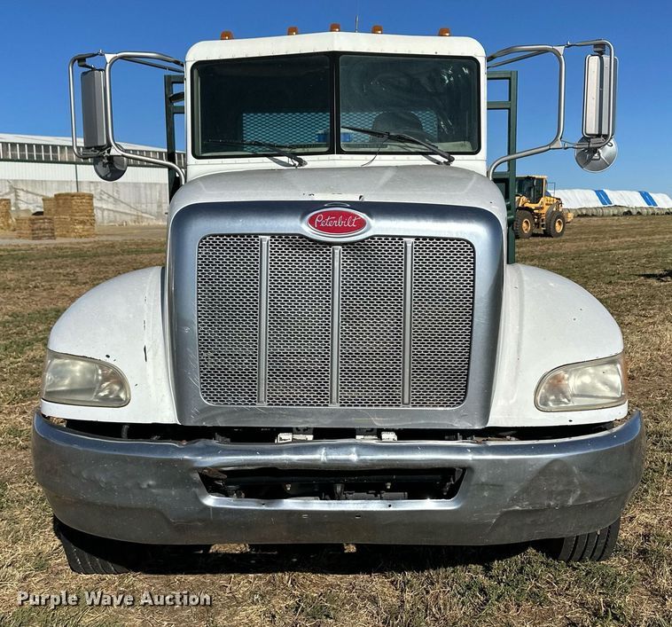 image for item ER8009 2008 Peterbilt 325 flatbed truck