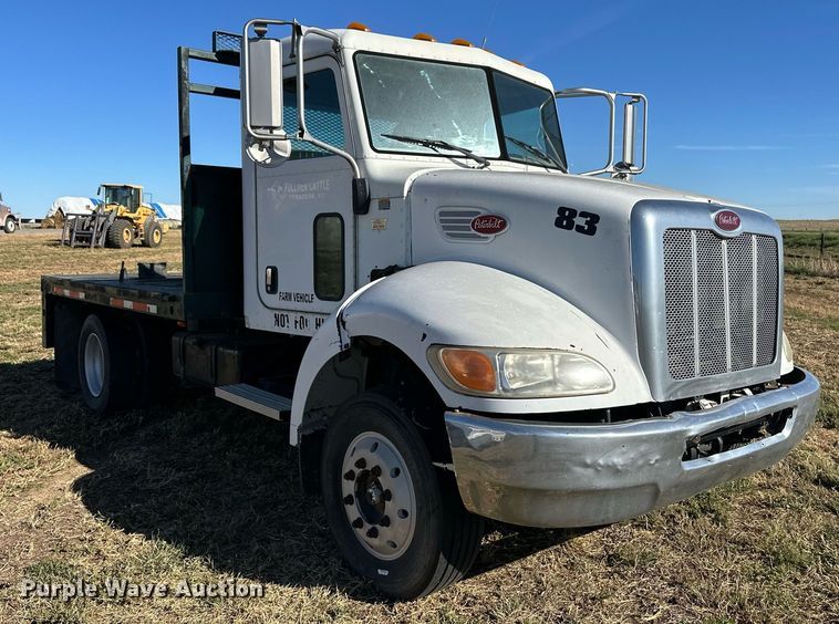 image for item ER8009 2008 Peterbilt 325 flatbed truck