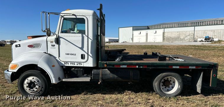 image for item ER8009 2008 Peterbilt 325 flatbed truck
