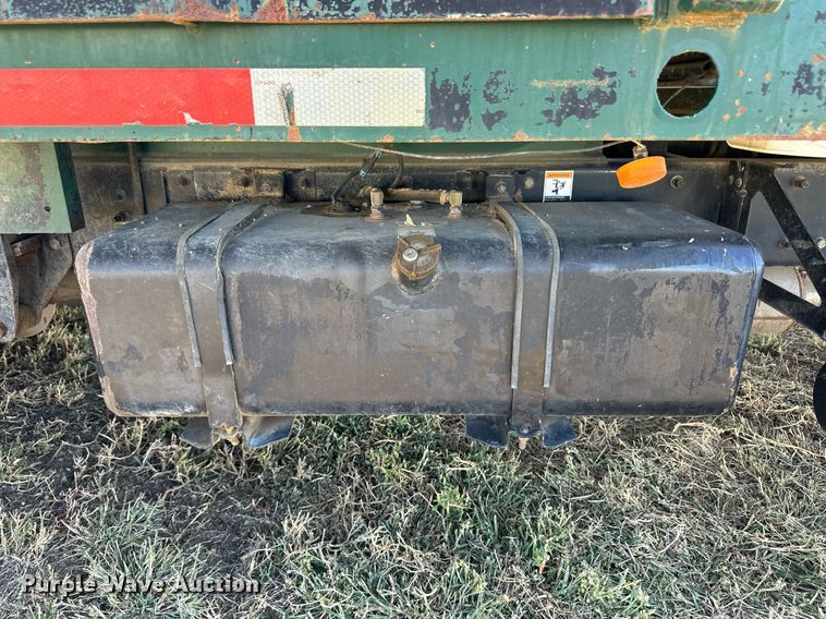 image for item ER8009 2008 Peterbilt 325 flatbed truck