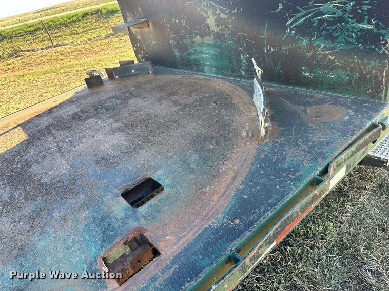 image for item ER8009 2008 Peterbilt 325 flatbed truck