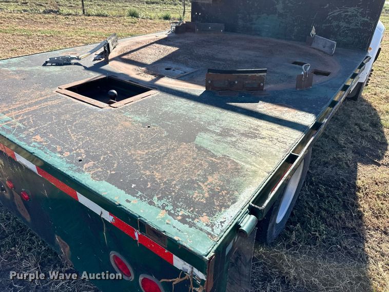 image for item ER8009 2008 Peterbilt 325 flatbed truck