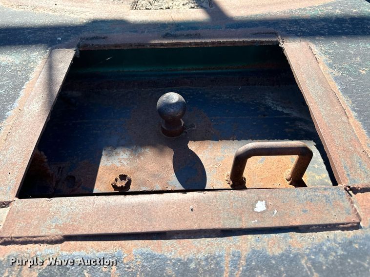 image for item ER8009 2008 Peterbilt 325 flatbed truck