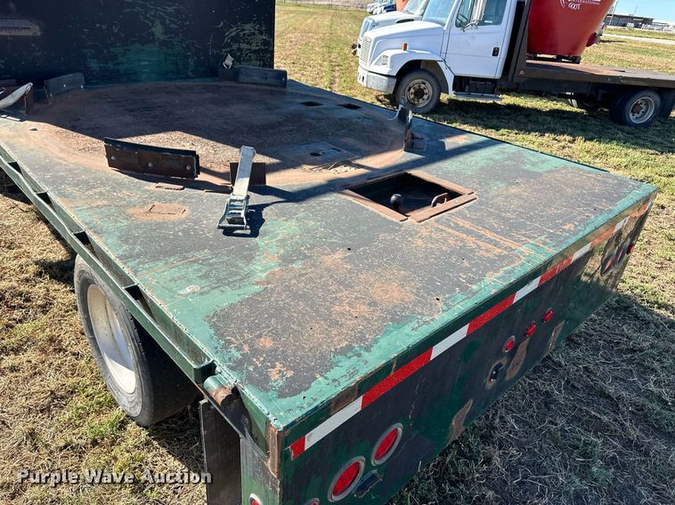 image for item ER8009 2008 Peterbilt 325 flatbed truck