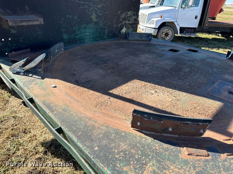 image for item ER8009 2008 Peterbilt 325 flatbed truck