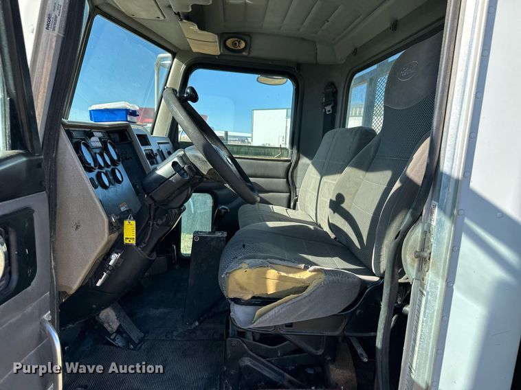 image for item ER8009 2008 Peterbilt 325 flatbed truck