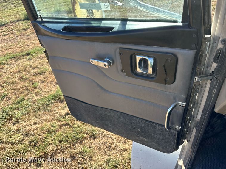 image for item ER8009 2008 Peterbilt 325 flatbed truck