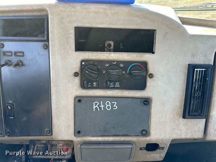 image for item ER8009 2008 Peterbilt 325 flatbed truck