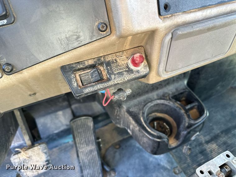 image for item ER8009 2008 Peterbilt 325 flatbed truck