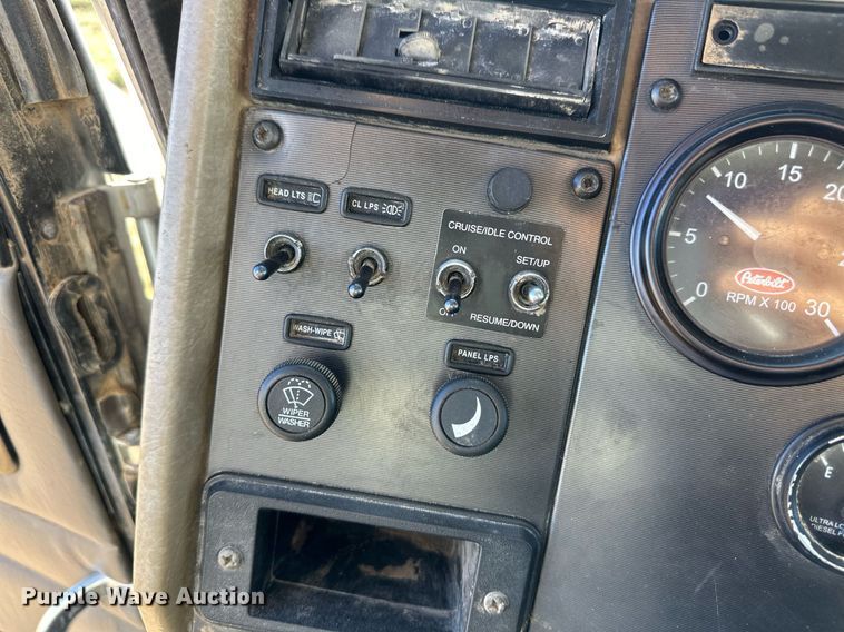 image for item ER8009 2008 Peterbilt 325 flatbed truck