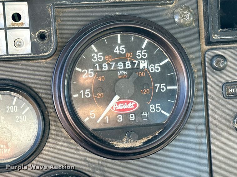 image for item ER8009 2008 Peterbilt 325 flatbed truck