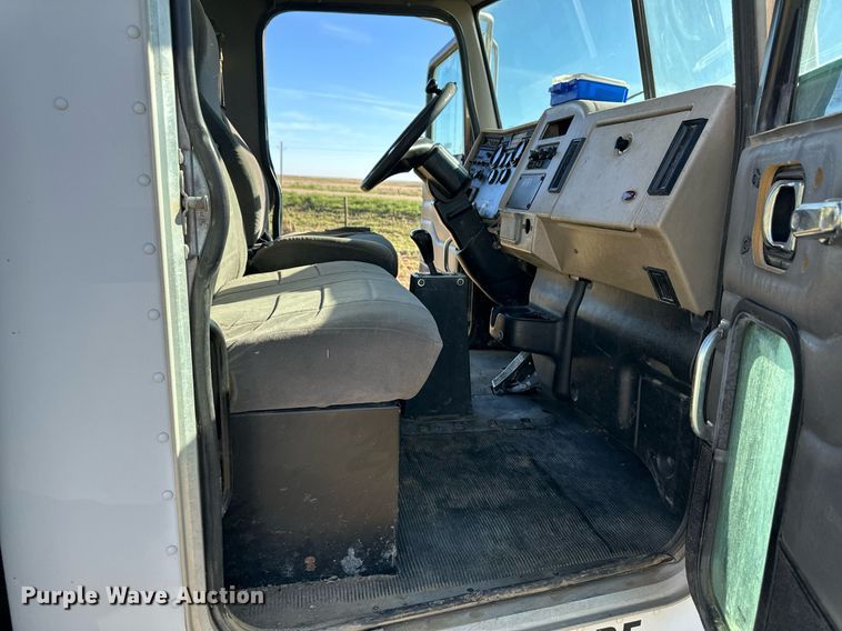 image for item ER8009 2008 Peterbilt 325 flatbed truck