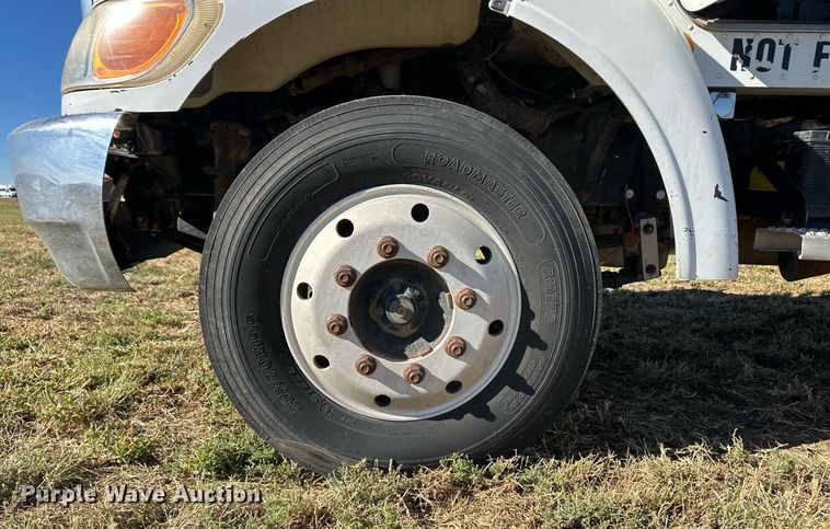 image for item ER8009 2008 Peterbilt 325 flatbed truck