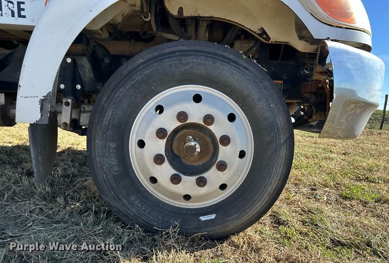 image for item ER8009 2008 Peterbilt 325 flatbed truck