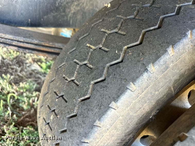 image for item ER8009 2008 Peterbilt 325 flatbed truck